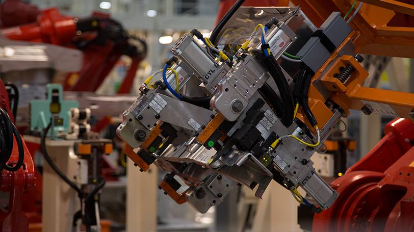 2015 Chrysler 200 State of the Art Manufacturing facility robotics